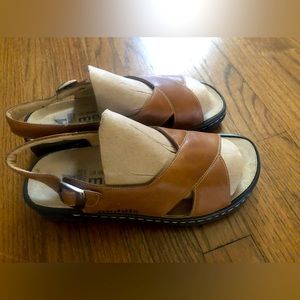 Mephisto mobils ergonomic leather sandals.